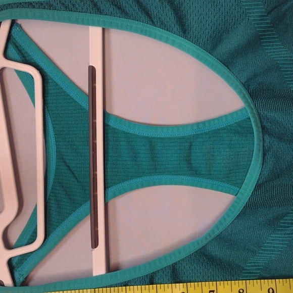 Turquoise stretchy athletic tank - Picture 5 of 7